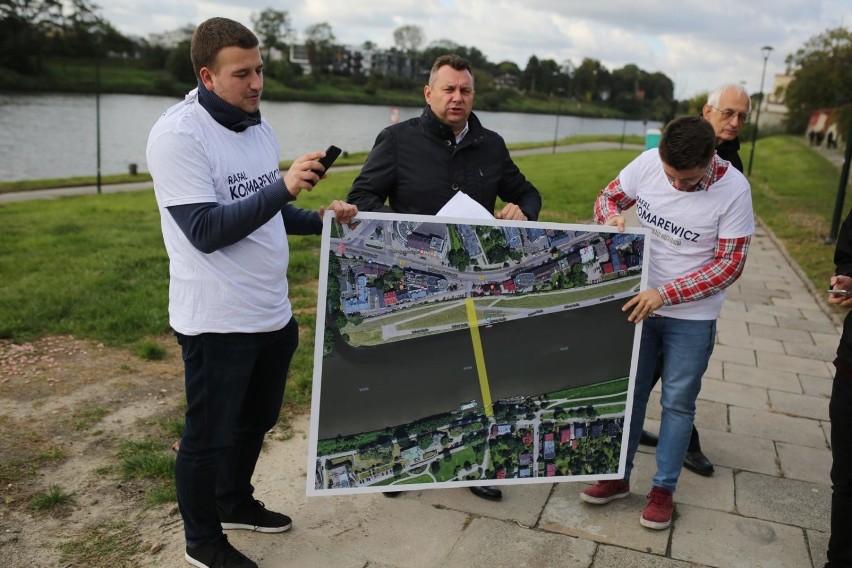 Kraków, miejsce gdzie powstać ma kładka. Rok 2018. Radny...