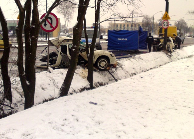 Pasażer zginął na miejscu, kierowca zmarł po przewiezieniu do ...