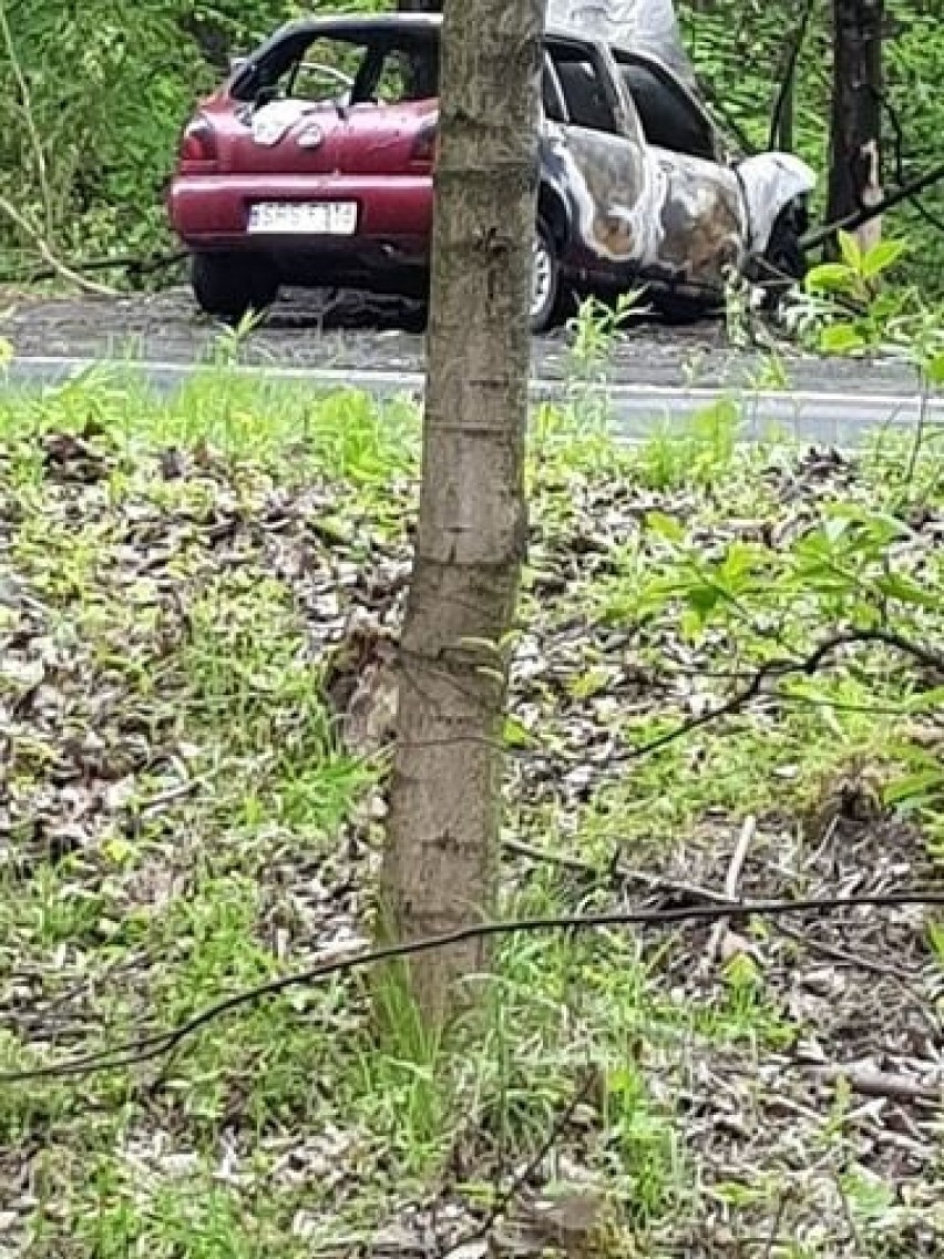 Wypadek w Rudzie Sląskiej. Samochód zapalił się, gdy uderzył...