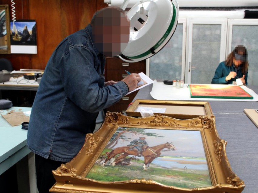Warszawscy policjanci odzyskali znany obraz skradziony 20...