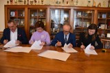Podpisano umowę na inwestycję drogową w gminie Blizanów