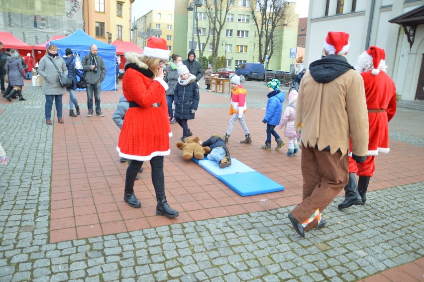 Jarmark Świąteczny na rynku w Bytowie. Atrakcji nie zabrakło dla dzieci i dorosłych (Zdjęcia)