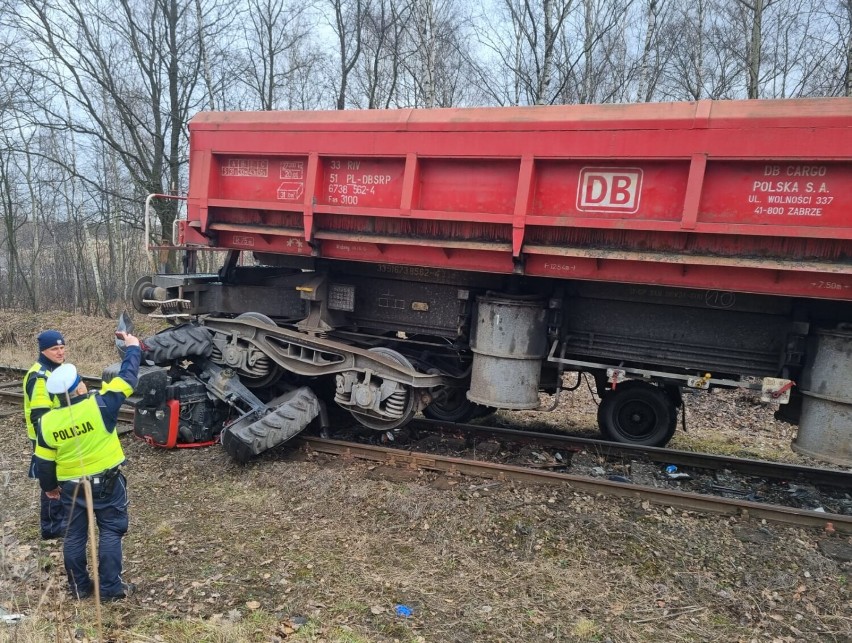 W Chwałowicach pociąg zderzył się z traktorem. Zginął...