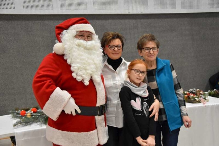 Nowe Skalmierzyce. Kiermasz Bożonarodzeniowy z organizacjami pozarządowymi