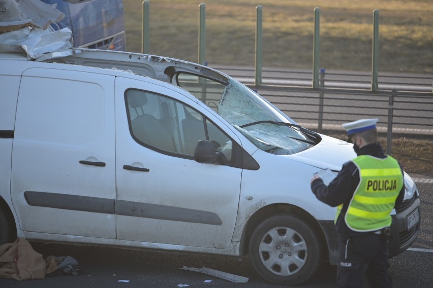 Poważny wypadek na autostradzie A1 pod Warlubiem. Dwie osoby...