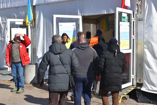 Osoby prywatne czekające na uchodźców z Ukrainy