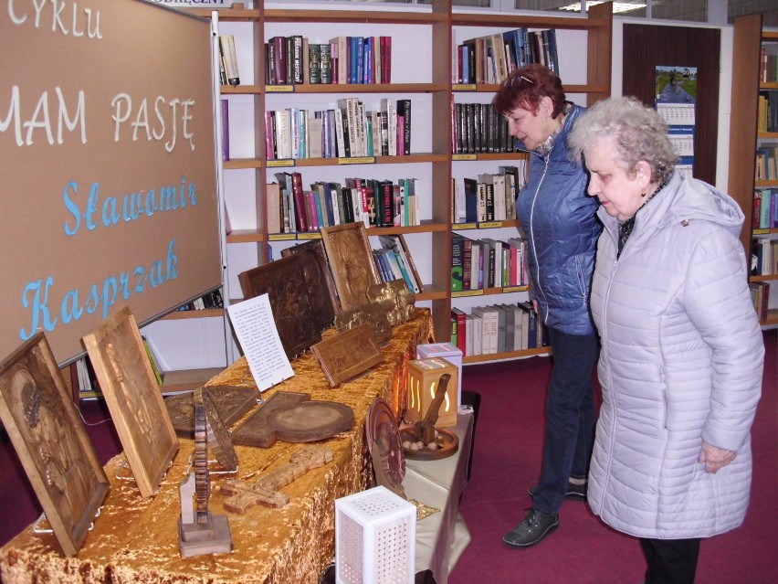 Sławomir Kasprzak prezentował swoje prace na wyjątkowej wystawie w Gminnej Bibliotece Publicznej