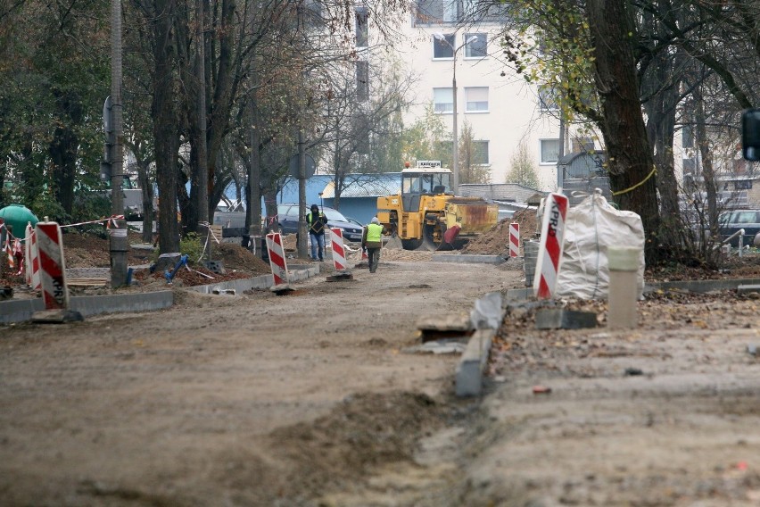 Przedłuża się przebudowa ulicy Pana Tadeusza w Lublinie. Mieszkańcy skarżą się na brak oświetlenia ulicznego