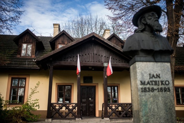 Dworek Jana Matejki w Krzesławicach 

Tuż obok Zalewu Nowohuckiego znajduje się skromny, lecz wyjątkowy budynek - Dworek Jana Matejki, wzniesiony w 1826 roku. W latach 70. XIX wieku Matejko kupił go dla swojego chorowitego syna, a następnie dobudował zachowany do dzisiaj drewniany ganek, jak również zlecił budowę szkoły dla miejscowych dzieci. 

Dziś w budynku mieści się niewielkie muzeum Jana Matejki. Opiekunem jest Towarzystwo Przyjaciół Sztuk Pięknych w Krakowie.