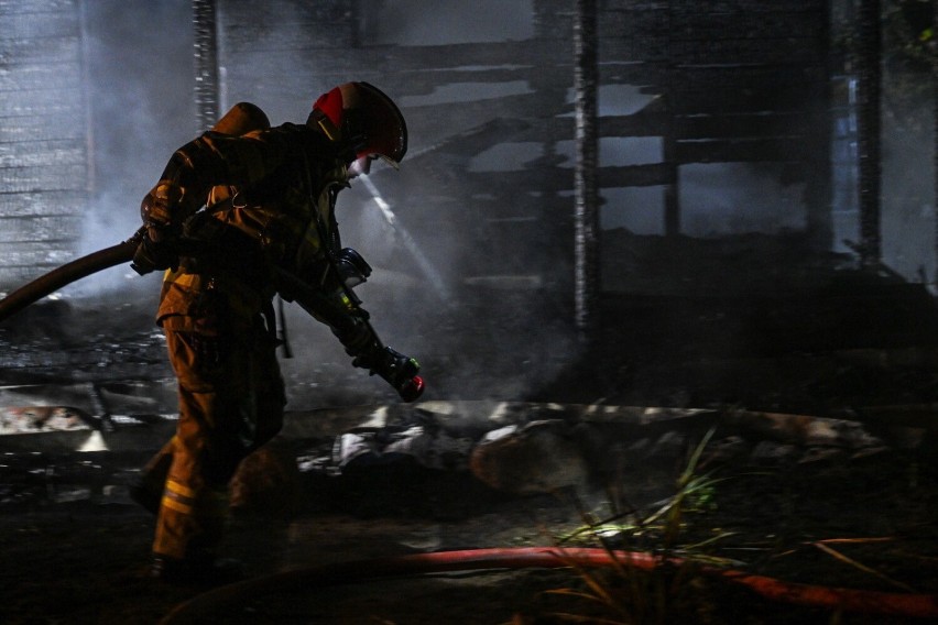 Pożar przy ul. Buszkowickiej w Przemyślu. W akcji strażacy z PSP i OSP Bolestraszyce [ZDJĘCIA]
