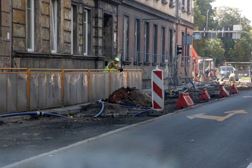 Remont ulicy Pocztowej w Legnicy, są utrudnienia w ruchu, zobaczcie aktualne zdjęcia