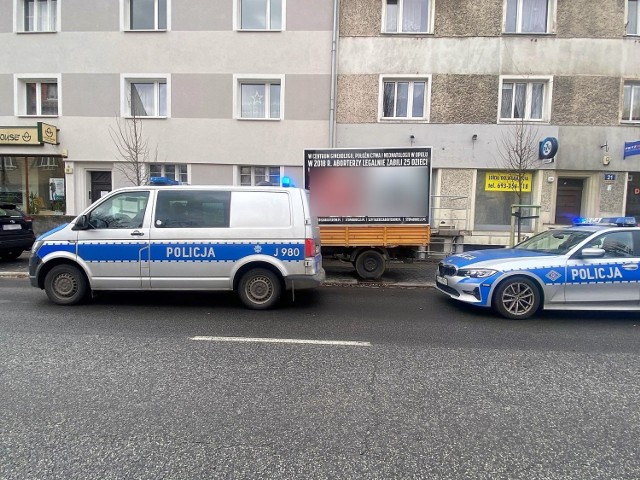 Auto antyaborcyjnych aktywistów policja odholowała z ul. Kołłątaja w Opolu