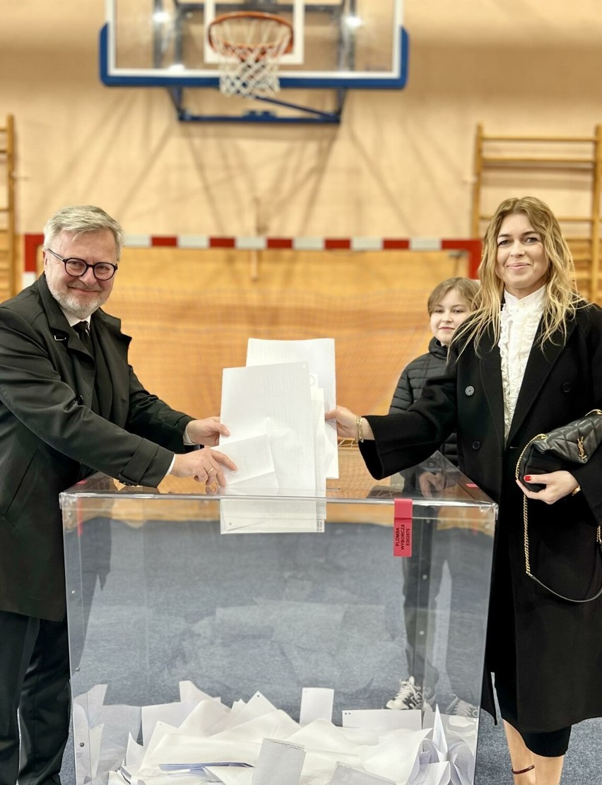 Tak głosował burmistrz Arkadiusz Klimowicz z najbliższą...