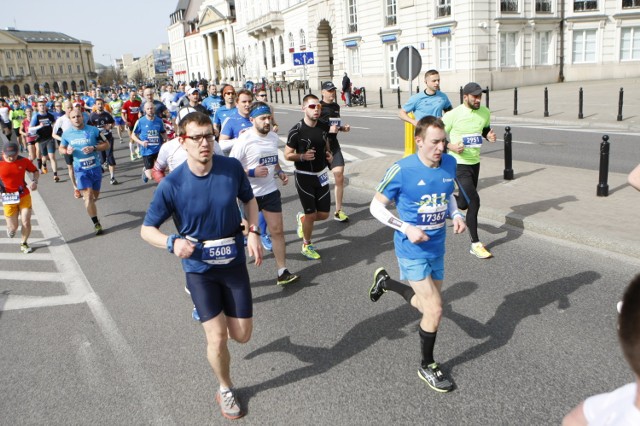 PZU Półmaraton Warszawski 2016, zdjęcia z biegu. Pokonaliście 21 kilometrów! [GALERIA ZDJĘĆ]