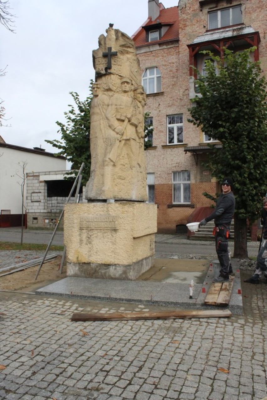 Remont pomnika powstańców wielkopolskich na ukończeniu