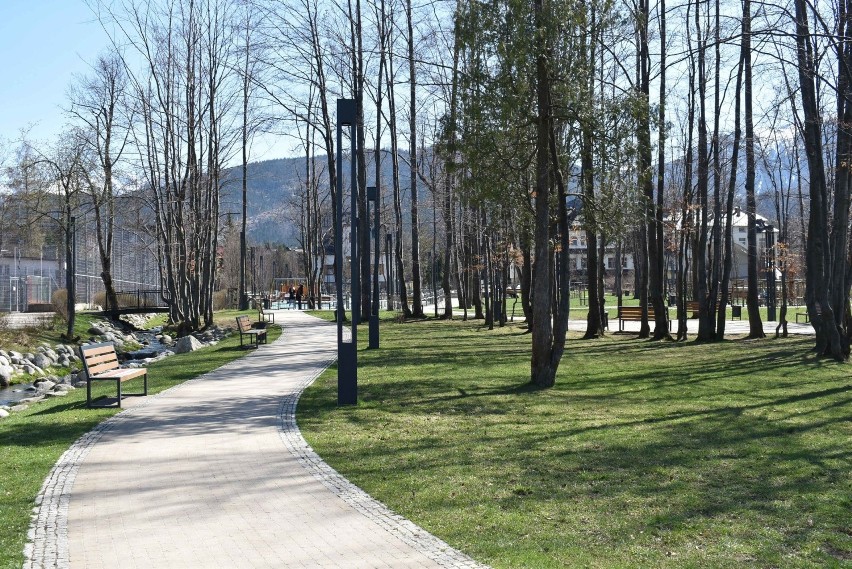 Zakopane. Park miejski otwarty. Ludzi jednak jak na lekarstwo. Boją się spacerować?