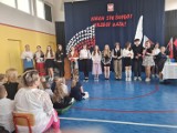 Uczniowie i nauczyciele ZSP w Dobryszycach uczcili Święto Narodowe Trzeciego Maja. Konkurs wiedzy historycznej i uroczysta akademia ZDJĘCIA