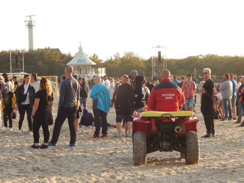 Ratownicy na plaży w Ustce strzegą także miejsc, w których...