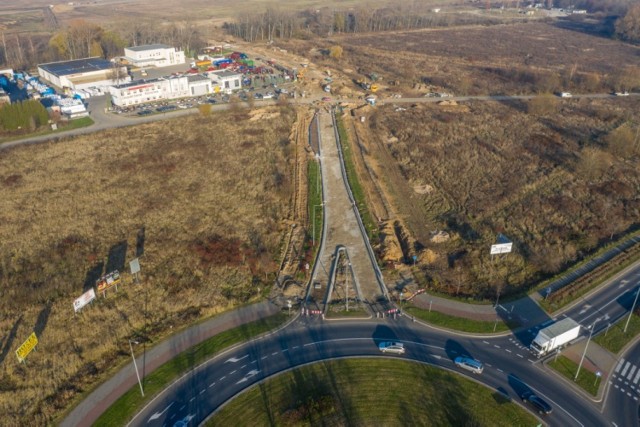Budowa nowego układu komunikacyjnego w Legnicy na zdjęciach z drona