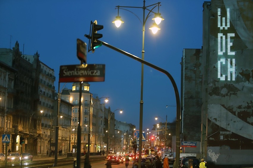 Nowy neon zajaśniał przy ul. Narutowicza w Łodzi
