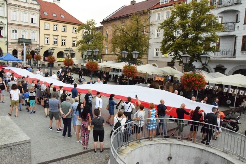 100-metrowa flaga w Bielsku-Białej, największa w historii miasta [ZDJĘCIA]