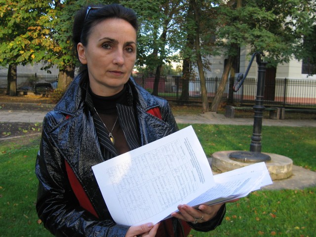 Anna Kaźmierczak z protestem przeciw inwestycji łódzkiej spółki, który podpisało około 400 mieszkańców