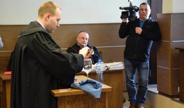 Podczas pierwszej rozprawy obecne były media, teraz zeznania świadków były niejawne