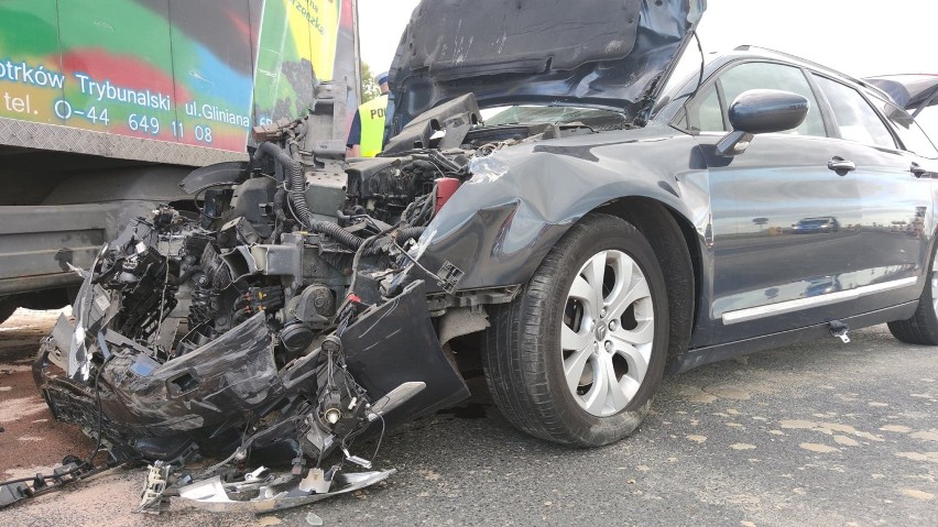 Wypadek na A1 w Gąskach pod Piotrkowem. Zderzenie auta...