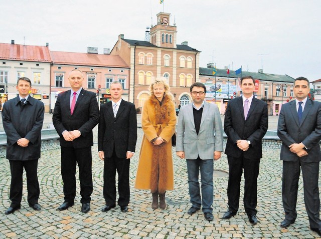 Od lewej Paweł Słojewski, Leszek Trębski, Zbigniew Sawicki, Anna Janus, Mariusz Dziuda, Krzysztof Jażdżyk i Piotr Łyżeń