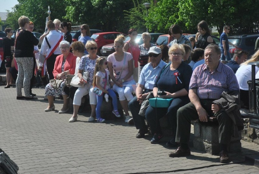 Święto Konstytucji 3 Maja w Lesznie. Pochód przez miasto i uroczystość przy pomniku [FOTO] 