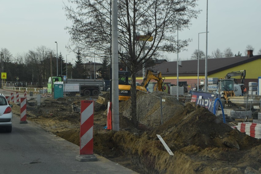 Żory: Uwaga, zwężenie na ul. Wodzisławskiej. Budują prawoskręt do stacji benzynowej Moya