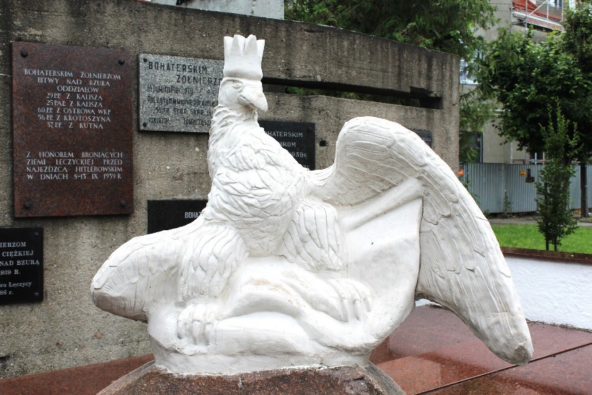 57-latek nasikał na pomnik Bohaterów Bitwy nad Bzurą. W...