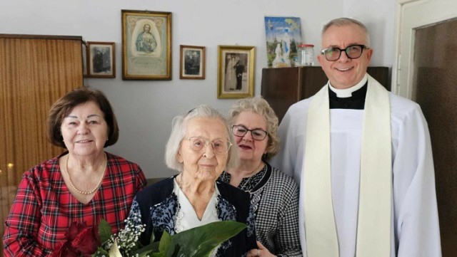 Genowefa Bulczak z Kartuz jest jedną z najstarszych mieszkanek gminy Kartuzy. Właśnie obchodziła 102. urodziny, rozpoczynając 103. rok życia.
