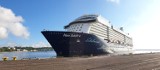 Mein Schiff 4 z wizytą w Porcie Gdynia. Wycieczkowiec można oglądać przy Nabrzeżu Francuskim, koło Kapitanatu Portu i Muzeum Emigracji 