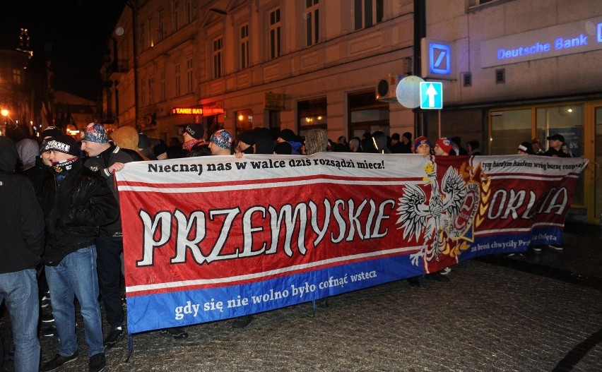 Ulicami Przemyśla przeszedł marsz upamiętniający bohaterstwo...