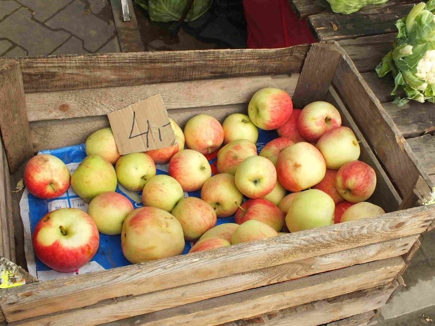 Ceny owoców i warzyw na starachowickim targu w sobotę 19 sierpnia. Ile trzeba zapłacić? Sprawdźcie