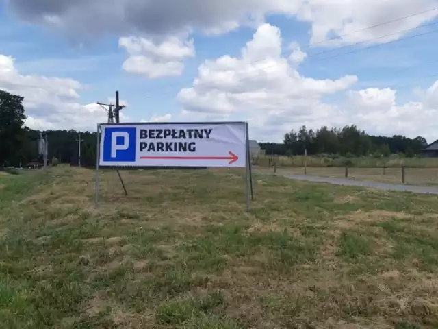 Parkingi nad jeziorem Jaroszewskim w Sierakowie