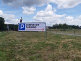 Wybierasz się na plażę nad jeziorem Jaroszewskim? Gmina Sieraków udostępnia nowe miejsca parkingowe [INFO]