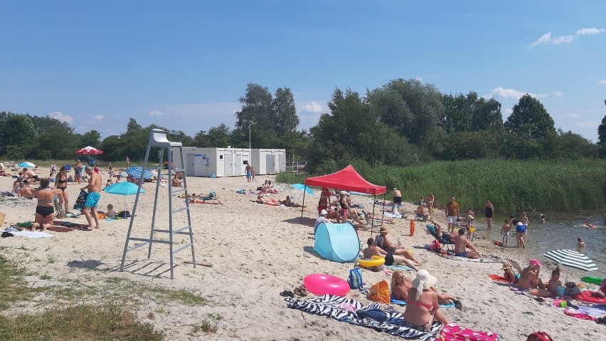 Tłumy odpoczywających nad kąpieliskami w Opolu.