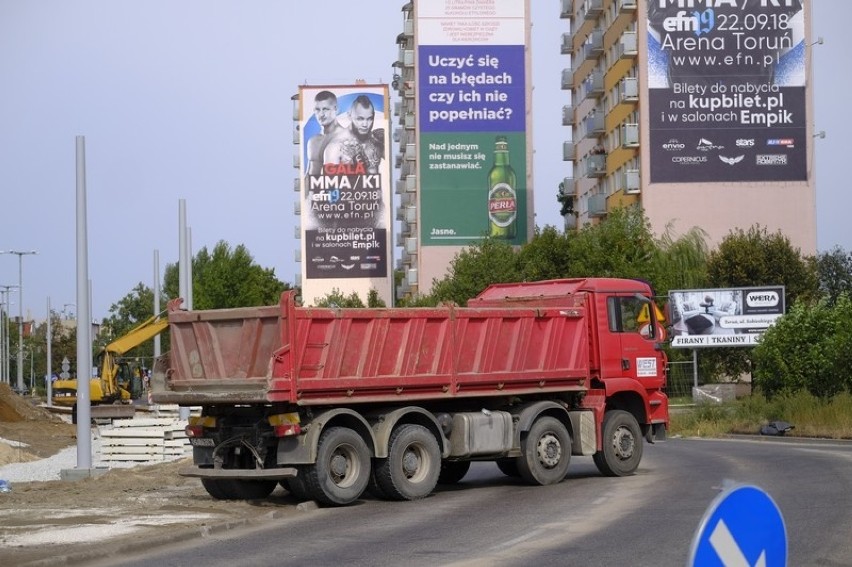 Remont placu Chrapka i okolic trwa. To nie tylko utrudnienia...