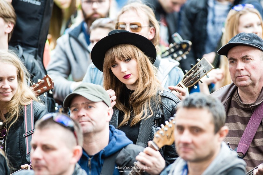 Gitarowy Rekord Guinnessa. Gitarzyści na ściance i nie tylko