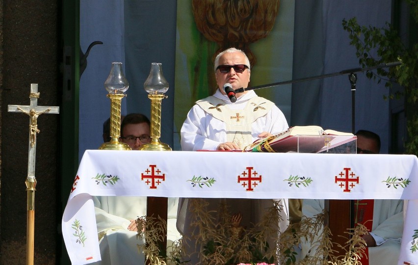 Tłum wiernych wziął udział w procesji Bożego Ciała, która w...