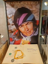 Wystawa poświęcona Wandzie Rutkiewicz w Muzeum Sportu i Turystki w Karpaczu. Są ciekawe zdjęcia i sprzęt himalaistki