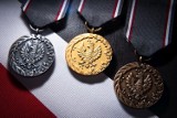 Kraków. IPN nagrodził 12 osób medalami Reipublicae Memoriae Meritum. Wręcza się je za działania na rzecz upamiętniania polskiej historii