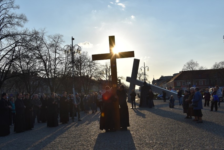 Droga krzyżowa z udziałem parafian z całej Częstochowy nie...