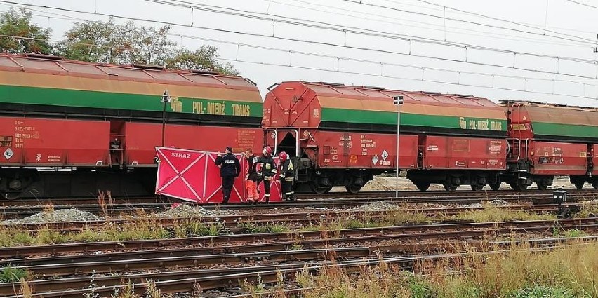 Tragiczny wypadek na torach w Rozprzy - pociąg potrącił mężczyznę