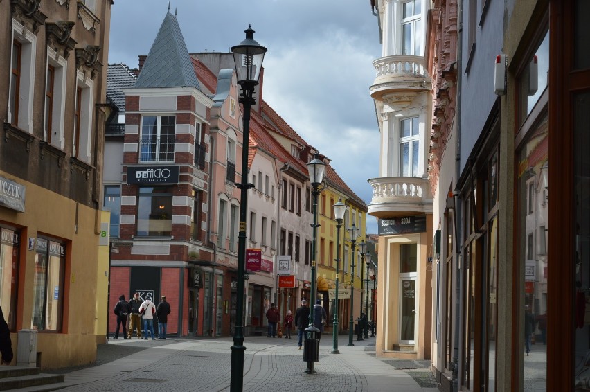 Sprawdź, ile kosztują mieszkania od miasta w Żarach i...