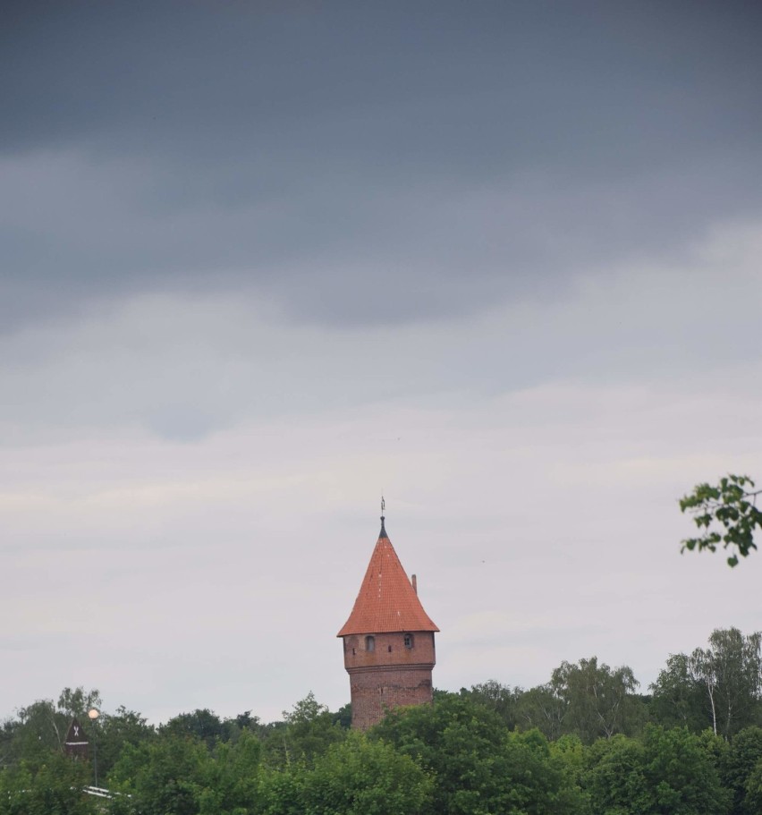 Zamek w Malborku od strony Kałdowa [ZDJĘCIA]. Trochę poniedziałkowych widoków