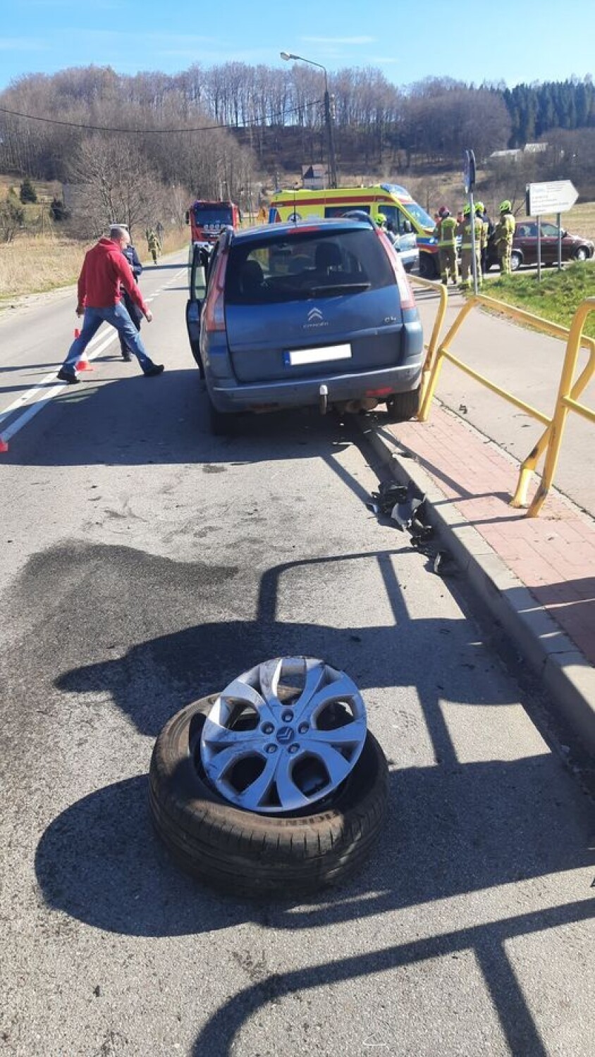 Wypadek w Sławkach w gminie Somonino. Zderzenie dwóch pojazdów
