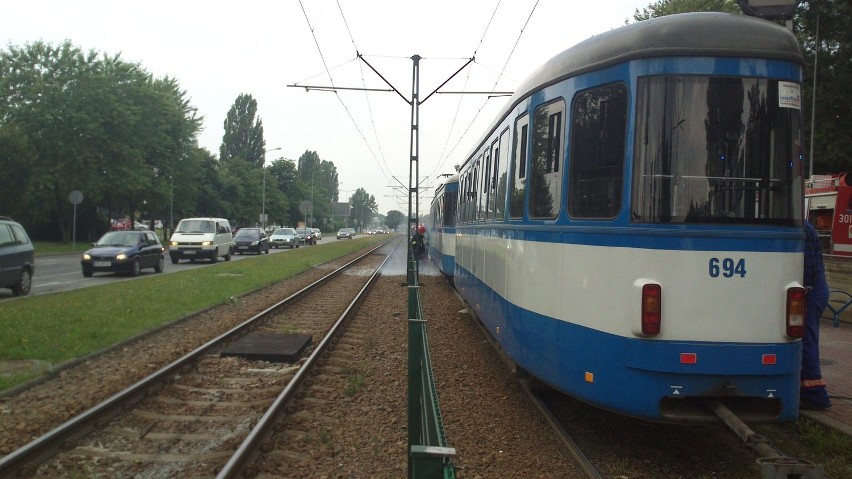 Kraków: zapalił się tramwaj na alei Pokoju [ZDJĘCIA]